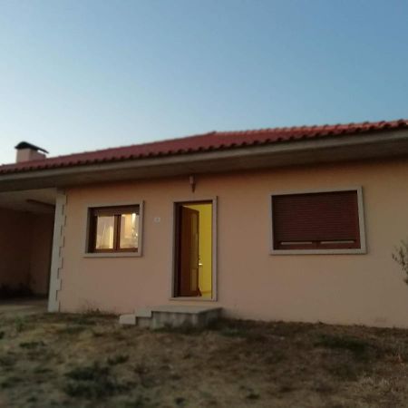 Casa Da Fonte Em Prada, Vinhais Luaran gambar