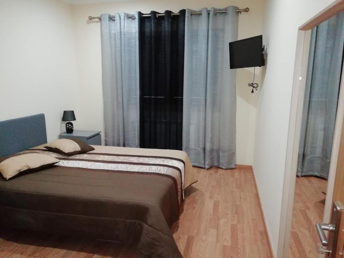 Casa Da Fonte Em Prada, Vinhais Luaran gambar