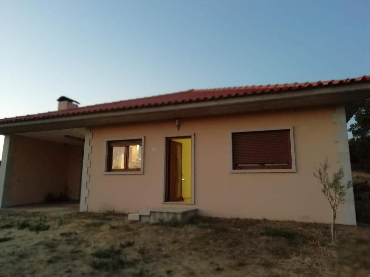 Casa Da Fonte Em Prada, Vinhais Luaran gambar