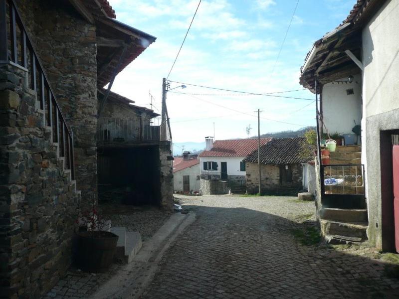 Casa Da Fonte Em Prada, Vinhais Luaran gambar