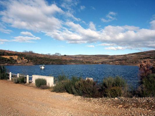 Casa Da Fonte Em Prada, Vinhais Luaran gambar