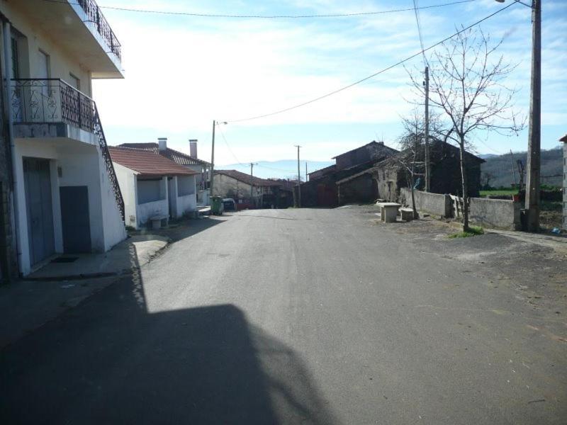 Casa Da Fonte Em Prada, Vinhais Luaran gambar
